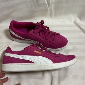 Euc Puma women’s 7.5 suede Vikky rose violet